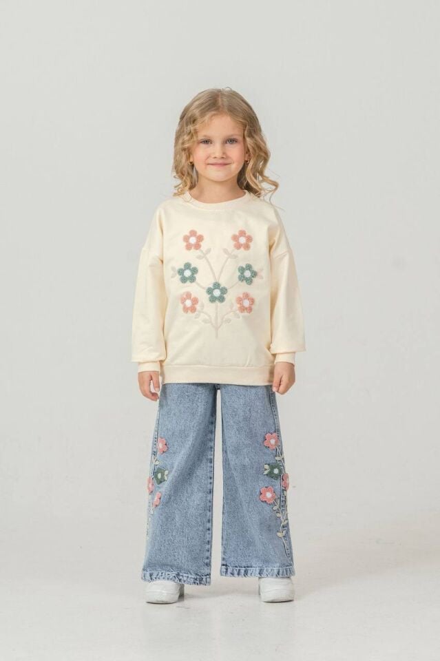 Kız Çocuk Üst Bej Kabartma Çiçekli Alt Yanı Çiçekli Kot Takım