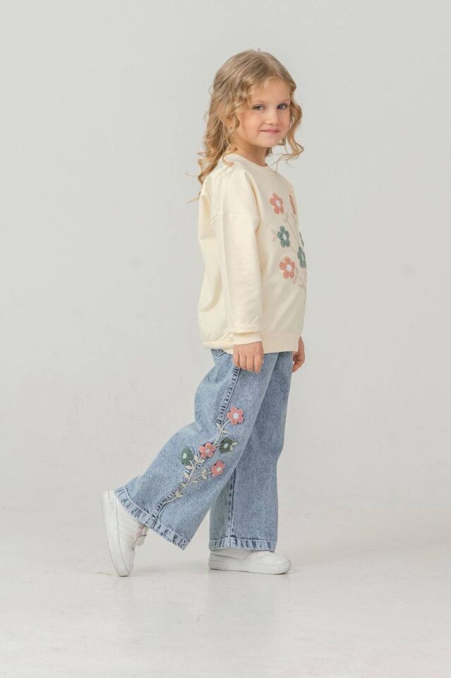 Kız Çocuk Üst Bej Kabartma Çiçekli Alt Yanı Çiçekli Kot Takım