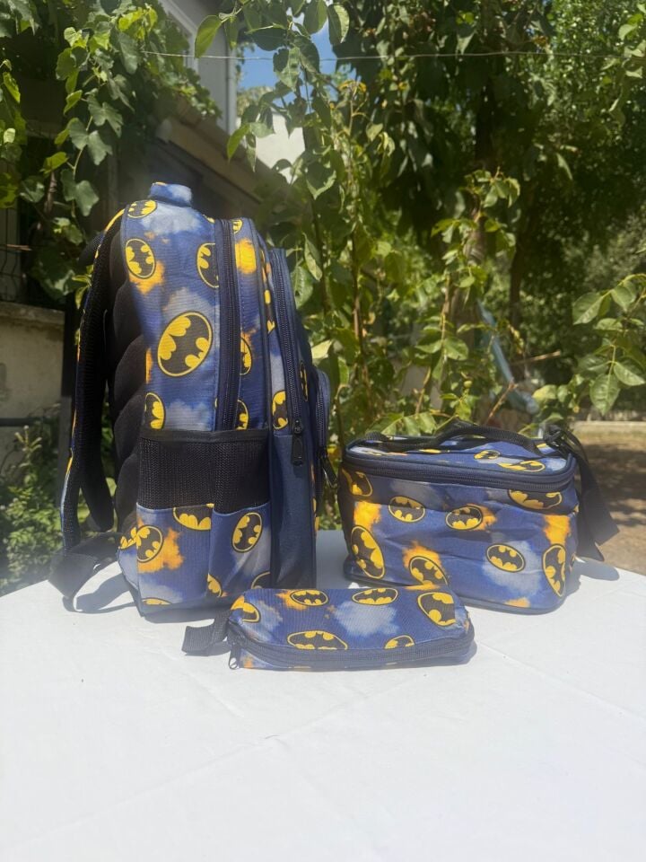 Batman Lacivert 3 Bölmeli Beslenmeli Okul Çantası (Kalemlik Hediyeli)