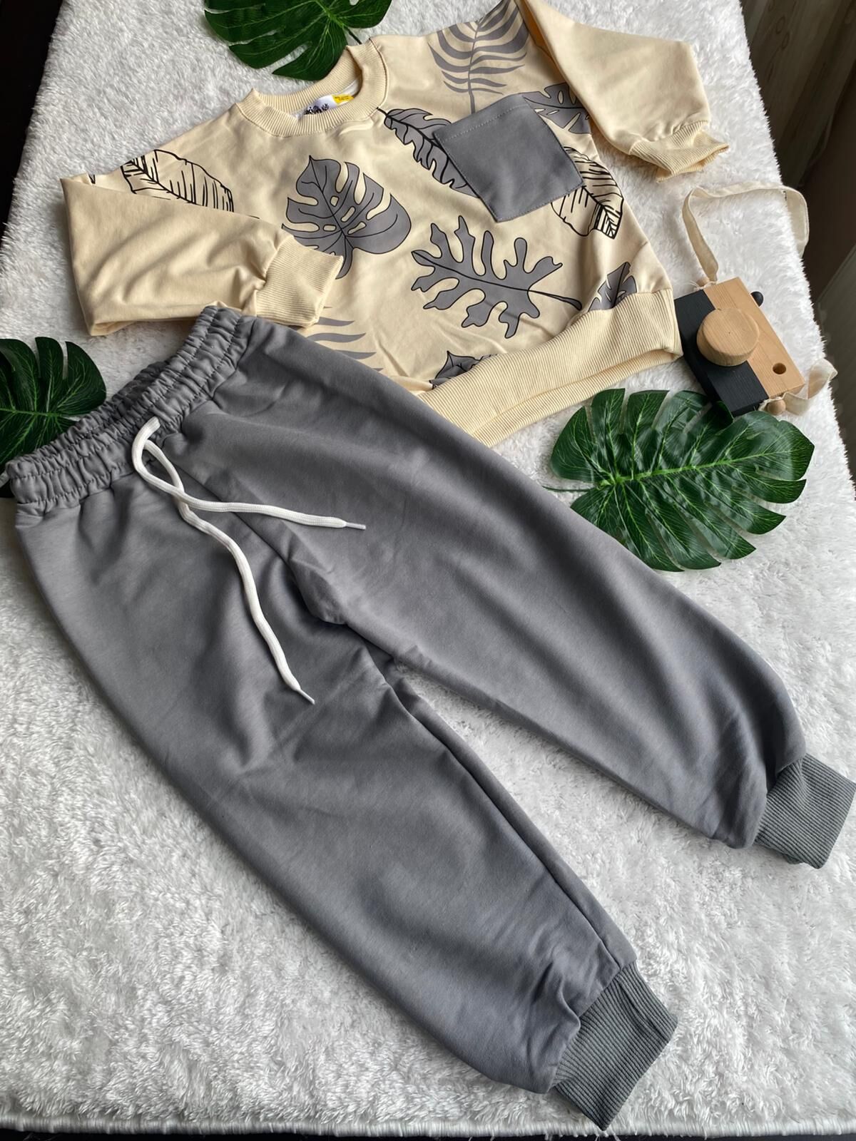 Erkek Çocuk Bej-Gri Yaprak Desenli İkili Takım