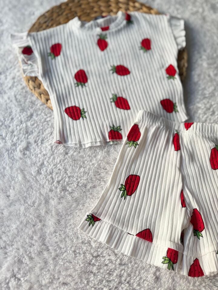 Kız Çocuk Beyaz Çilek Baskılı Bebe Şort Takım (5-F)