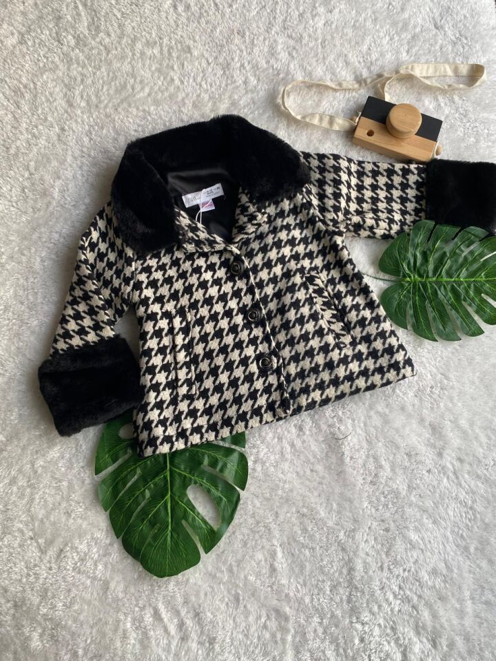 Kız Çocuk Yakası Kürklü Ceket Siyah Beyaz