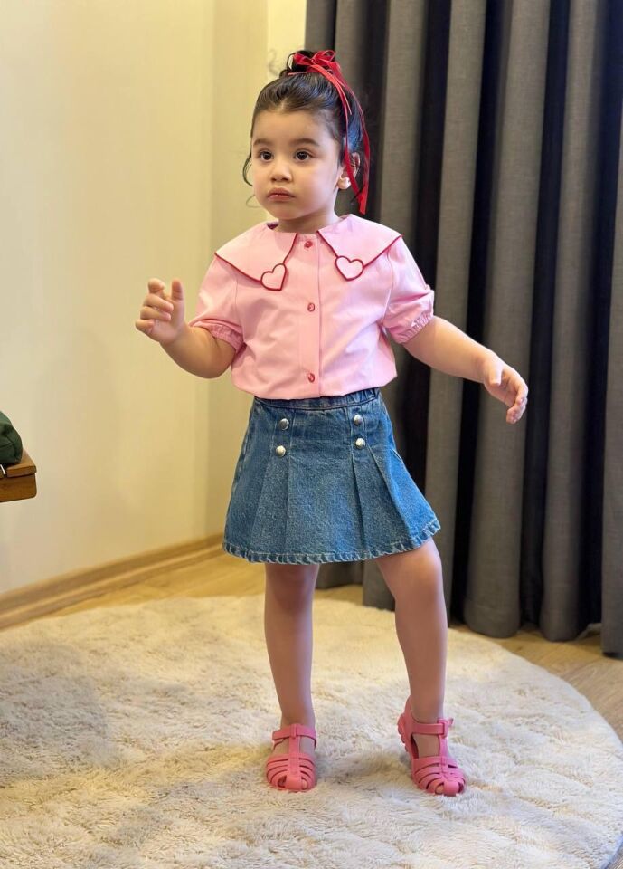 Pembe Kalp Detaylı Pileli Kot Etek Şort Takım