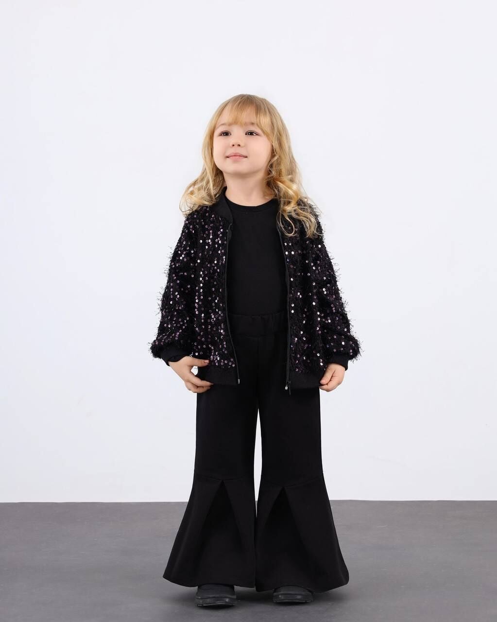 Siyah Sakallı Payetli Hırka-İspanyol Paça Pantolon Üçlü Takım